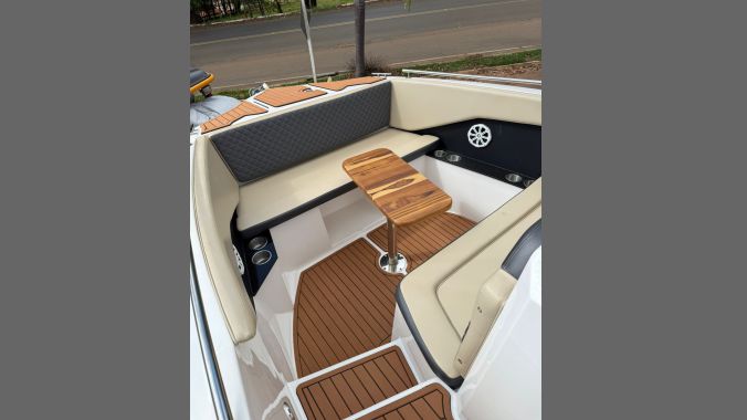 05 Ventura V300 Crossover