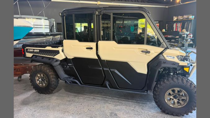 02 Can Am Defender MAX Limited HD10 2024